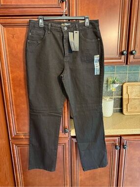 Lee Women's Straight Leg Relaxed Fit Jeans in Black